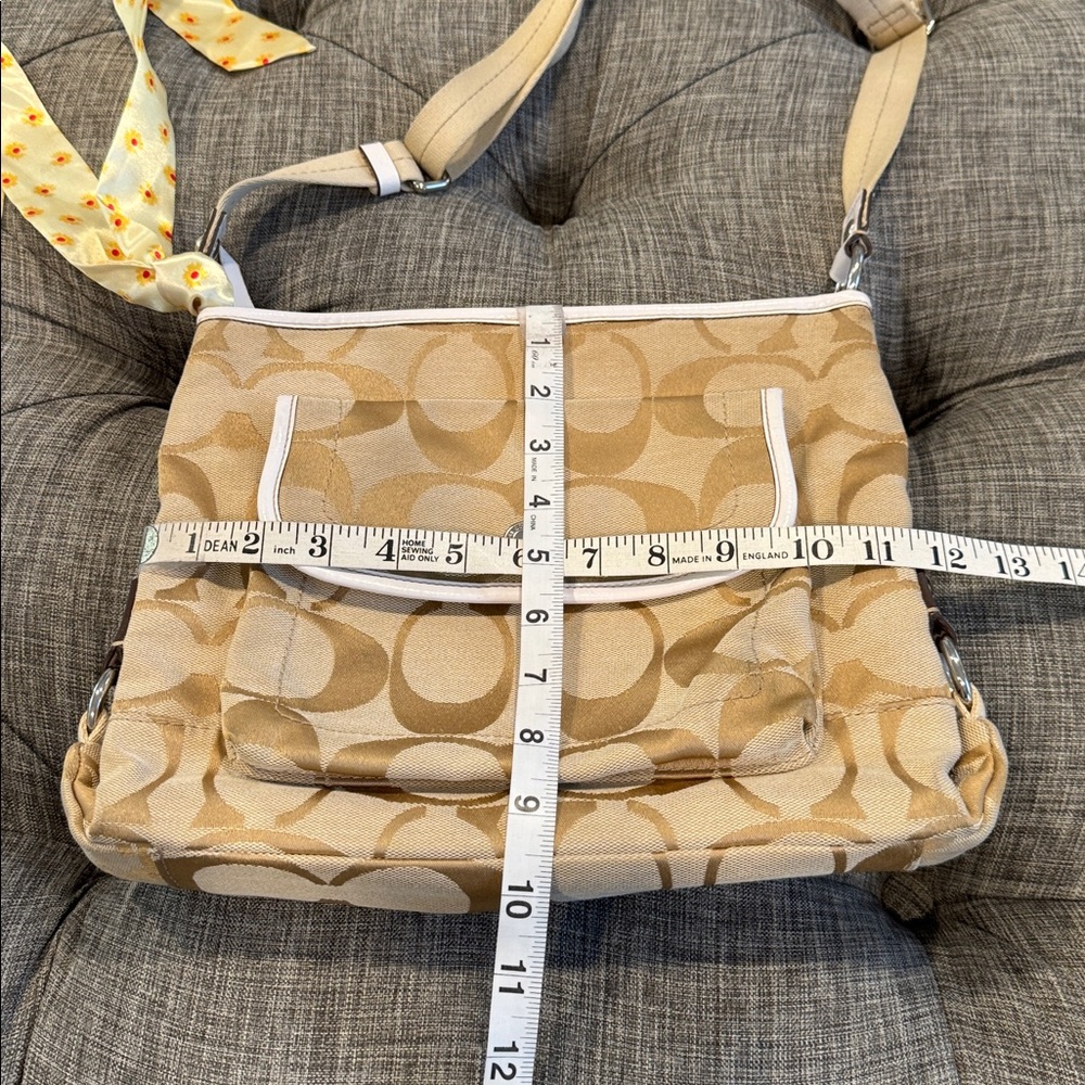 Coach Bag Daisy File Signature Jacquard Tan Crossbody - Picture 17 of 17